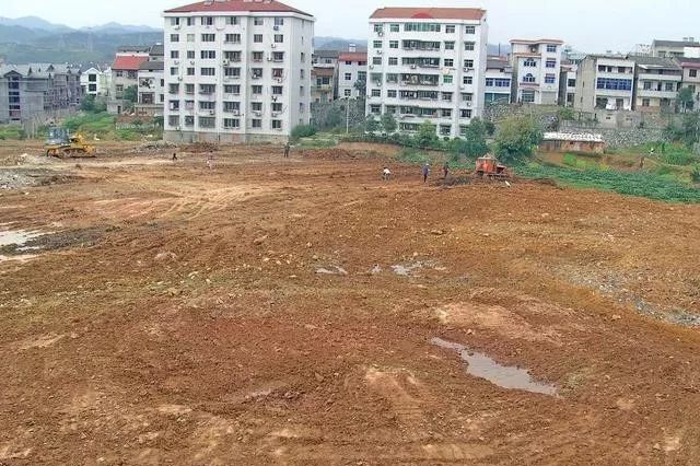 修路占用村集体土地合法吗,修路毁坏基本农田怎么处理