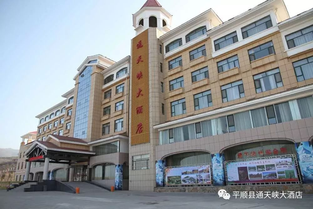 巍巍太行山山峰险峻,太行山奇峰峻岭