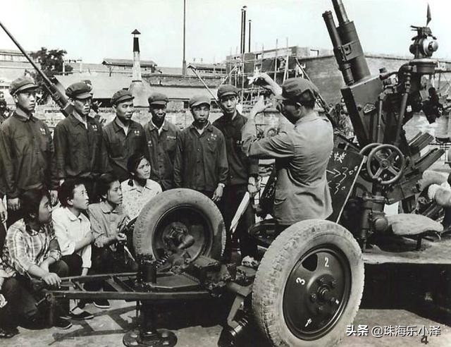 论用枪如何*飞机打**，我们是认真的！（漫画）