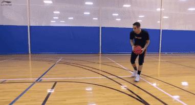 很容易就可以学会的篮球过人动作,篮球过人转身技巧图解