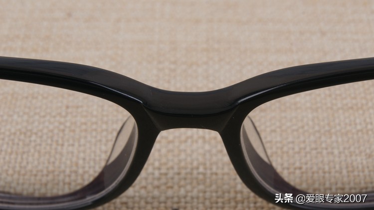 眼镜坏了没有胶带和胶水怎么补救,眼镜坏了去维修要钱吗