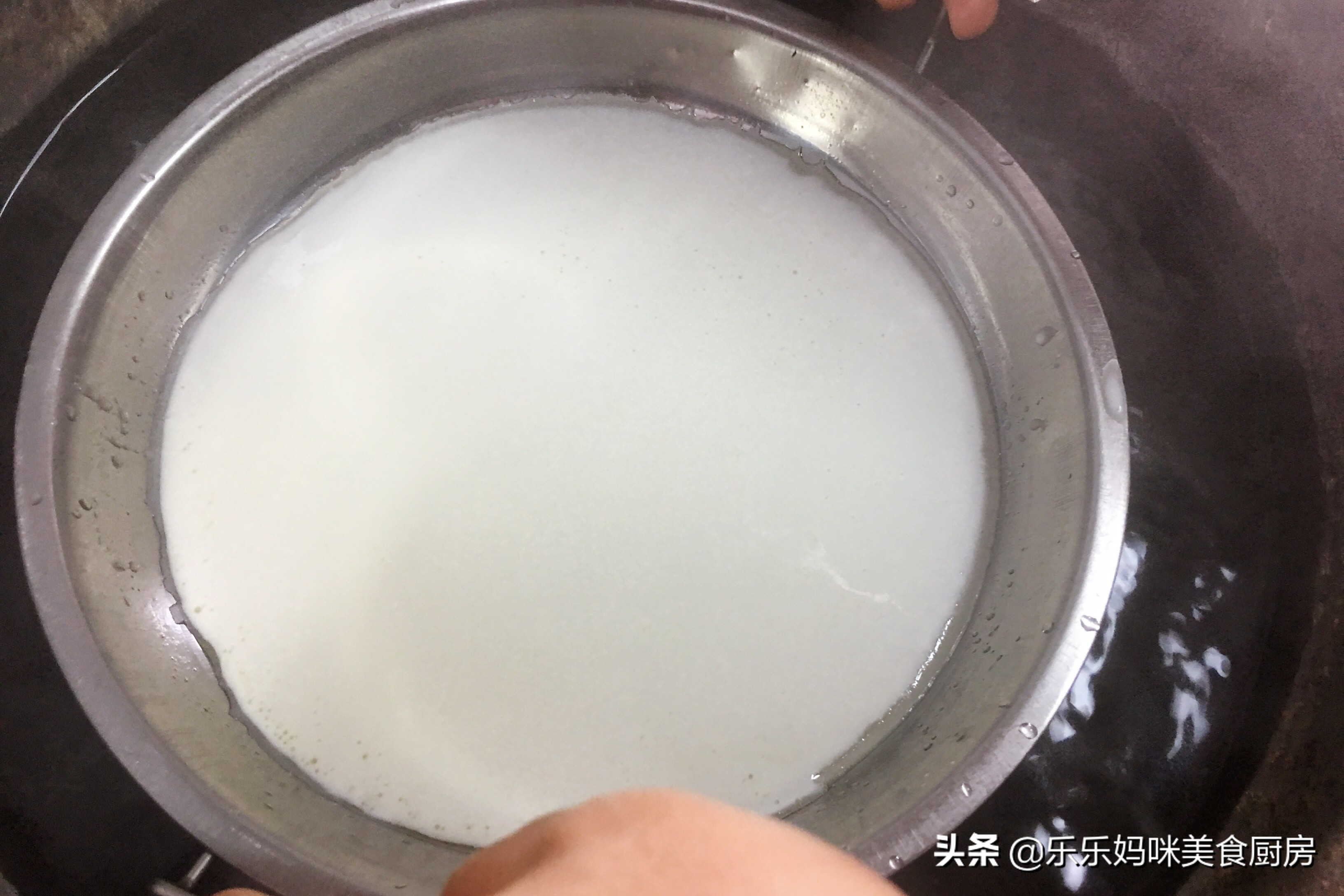 在家蒸凉皮揭不下来怎么回事,为什么自己蒸凉皮会开裂