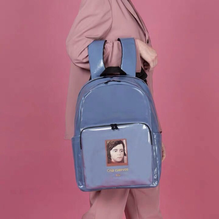 黑色抽绳双肩包出街百搭,双肩包出街推荐大学生小巧