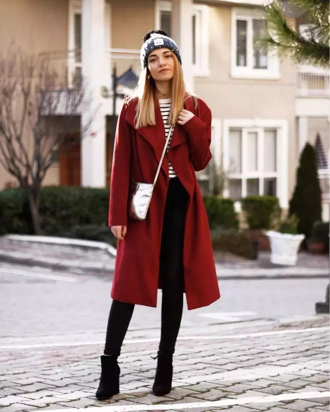 帽子围巾一体的戴起来很暖和,帽子围巾好时髦