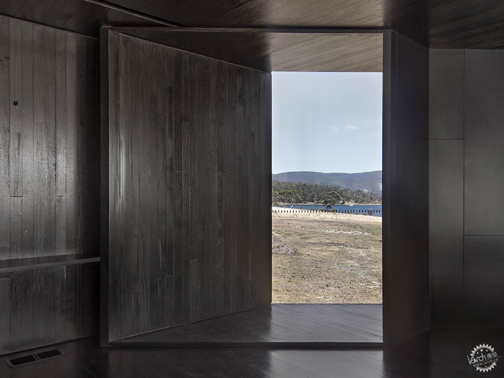 高高的石墙,带石墙的房子效果图