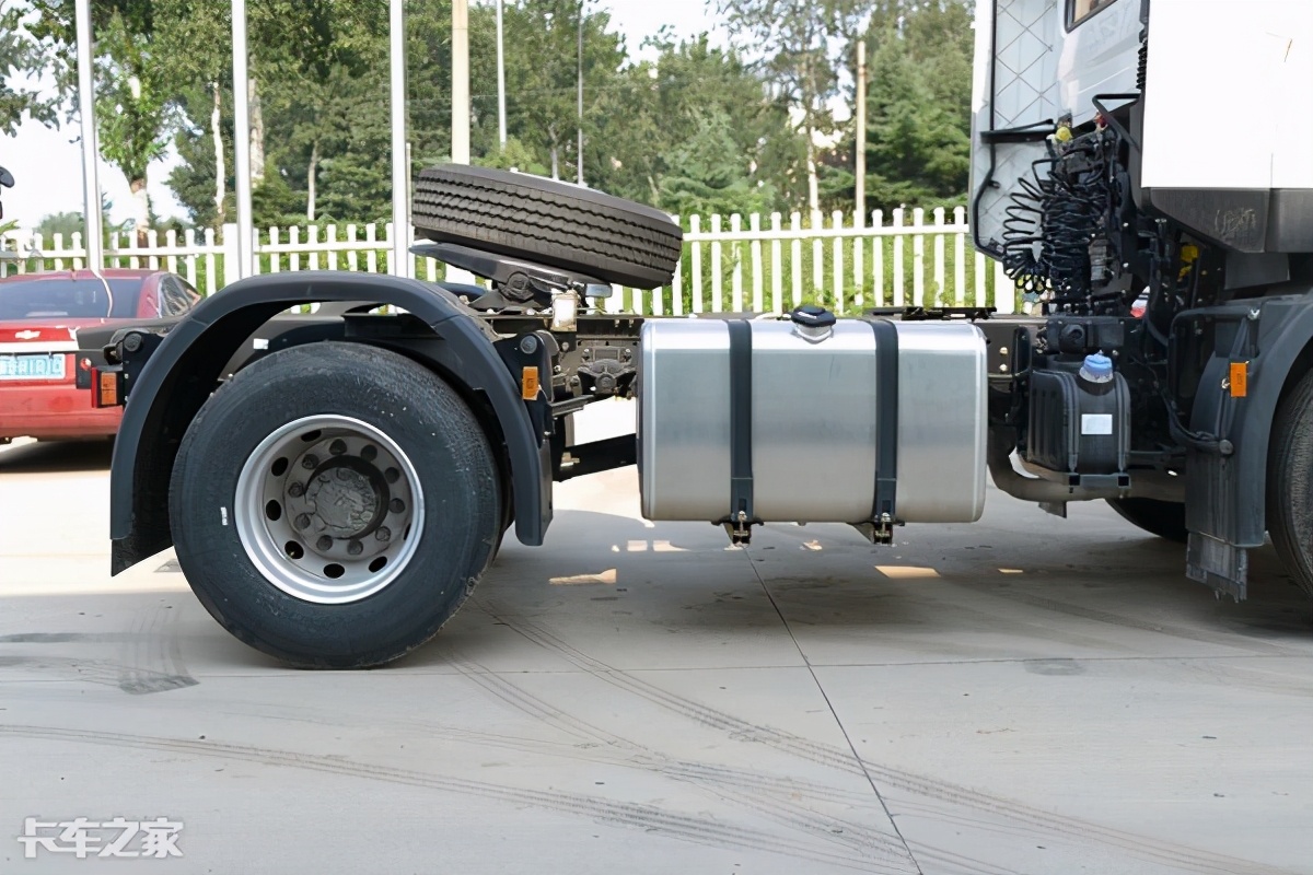 340马力配10挡箱，中短途运输利器，详解东风天龙4x2重卡