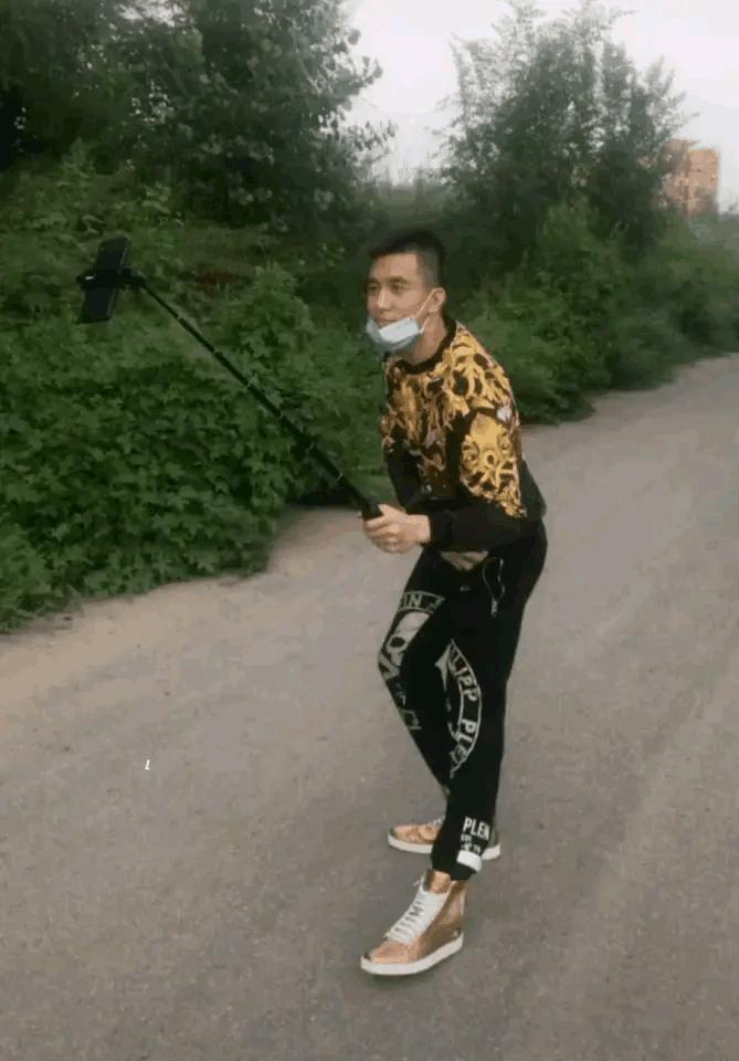 没事就“约架PK”！本山大叔的篮球情结是否可与辽篮一叙情缘？