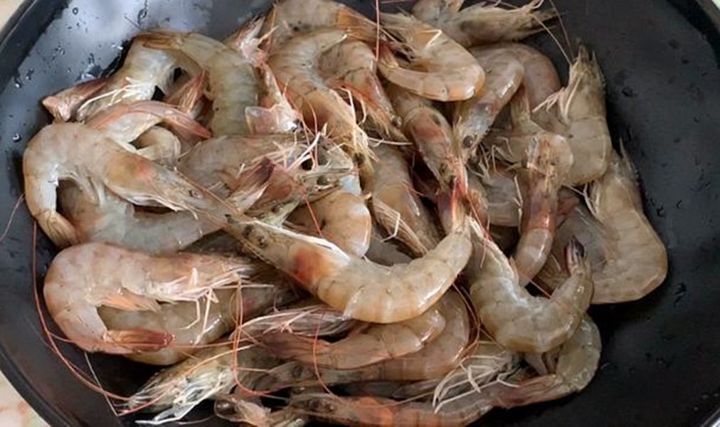 煮大虾是冷水还是热水,煮大虾花椒冷水下锅还是热水下锅