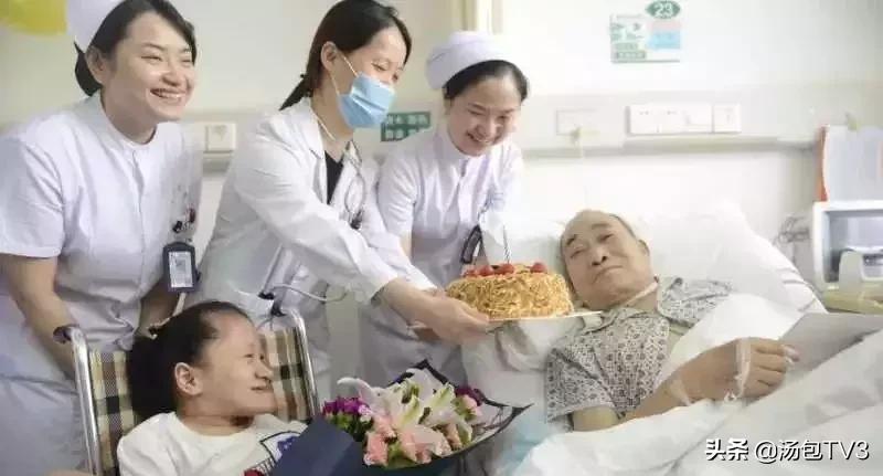 患绝症养父骑三轮为女寻亲,三轮车夫收养玻璃女孩30年