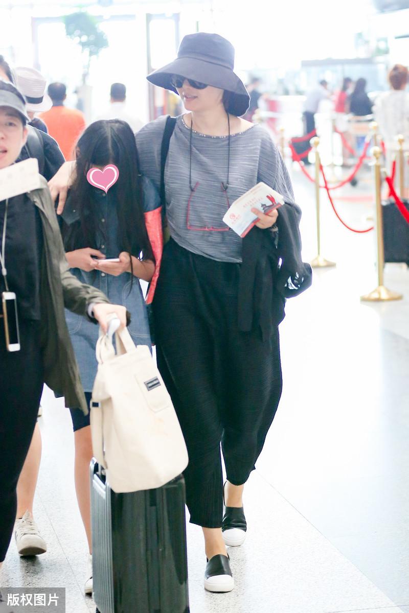 徐帆穿黑色短袖高清美图,徐帆紧身裤穿搭