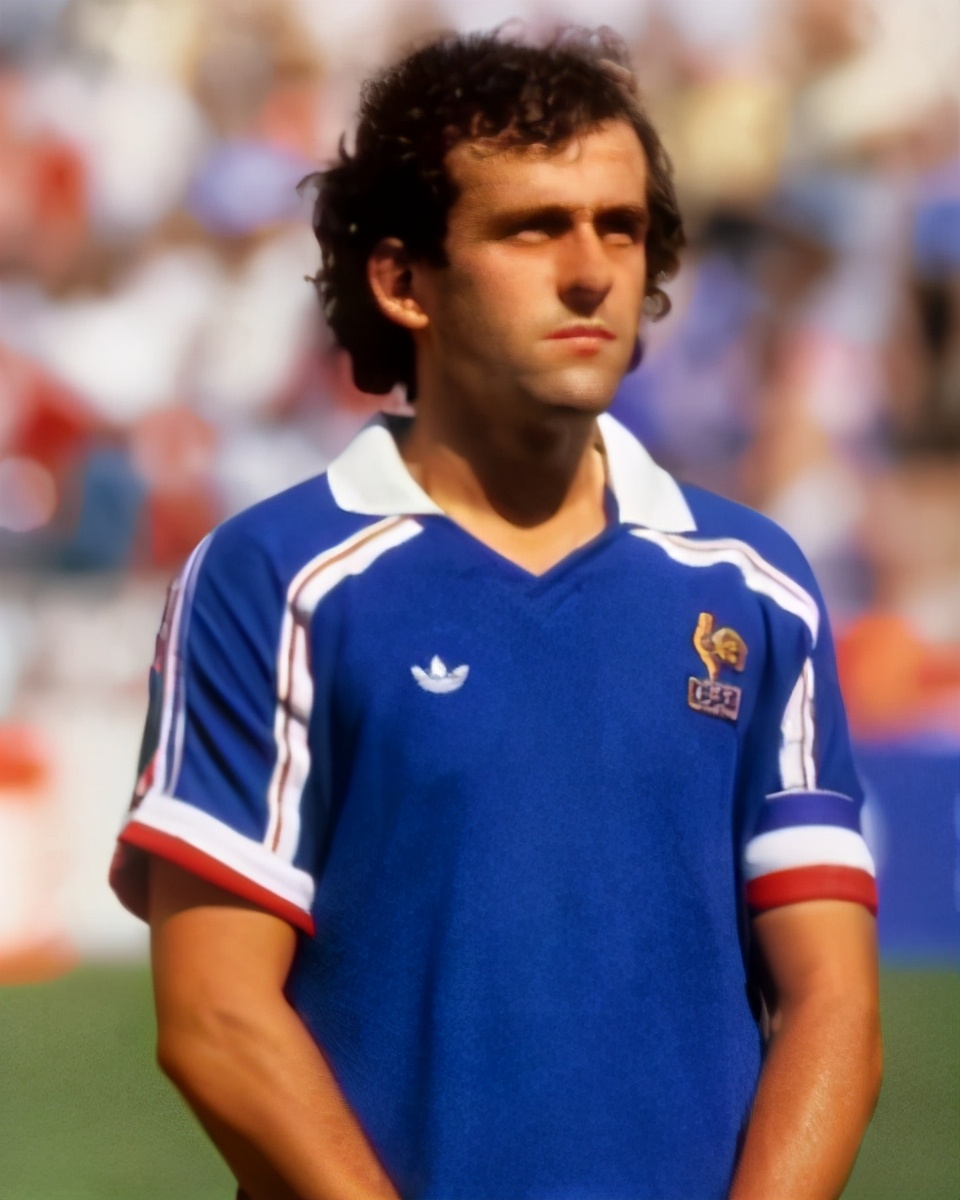 身披10号球衣,足球巨星排名贝利