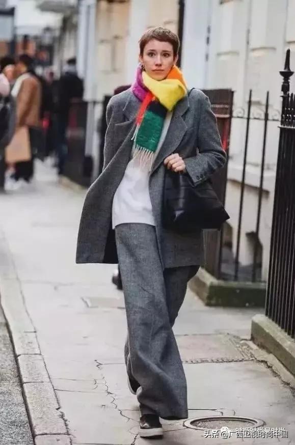 是时候让围巾来“盘活”你的整个衣柜了