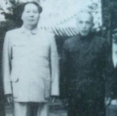 毛*东泽**17岁作《咏蛙》诗，令世人膜拜？专家争论：未必毛主席原创