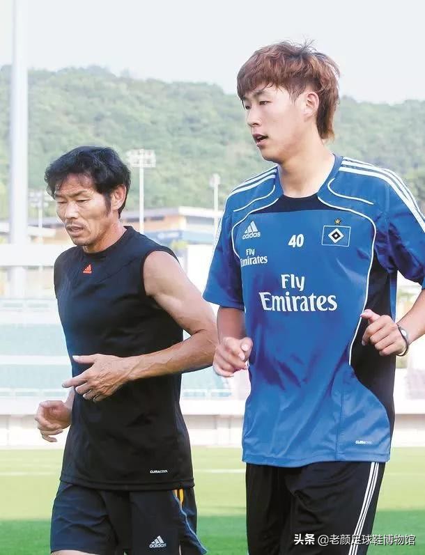 亚洲球王恶意蹬踏染红，除禁赛难逃父亲责罚，因为人性比足球重要