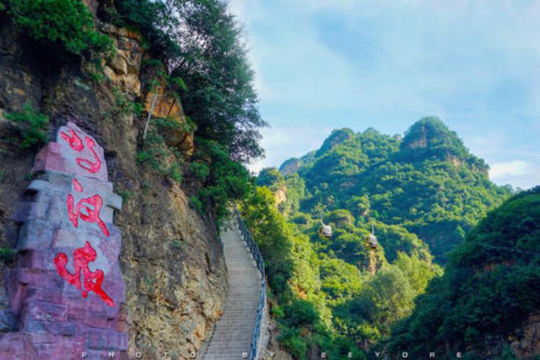 那里夏季平均气温只有21.3℃，被称为“深呼吸小城”“天然氧吧”