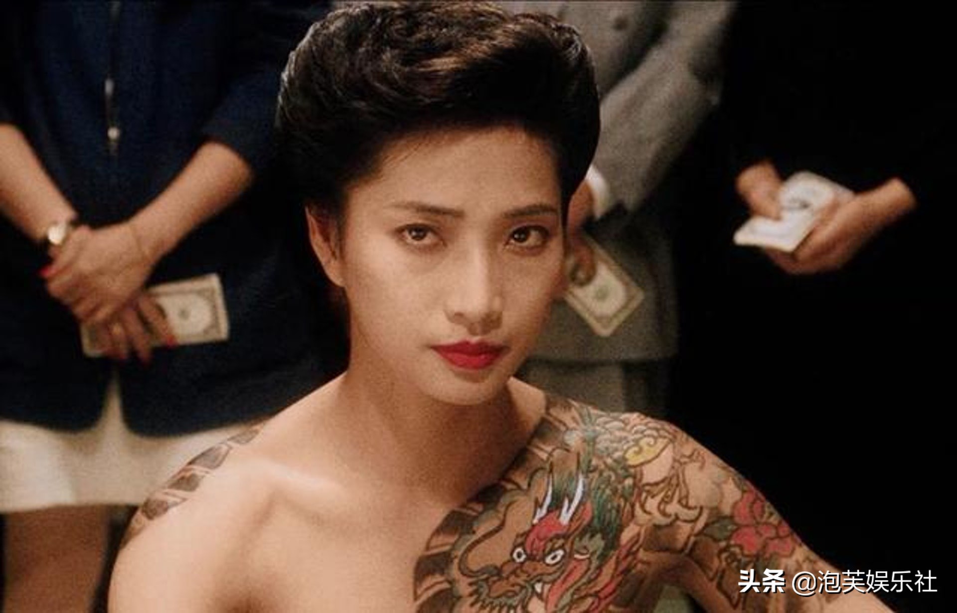 她是日本举重冠军，为出名来香港拍三级片，你绝对认识