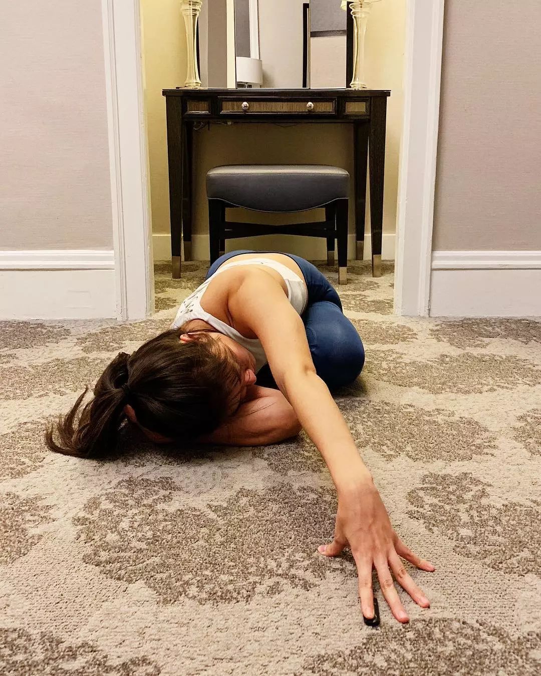 腰间盘突出很严重？放心，除了吃药，你还可以瑜伽改善腰间盘