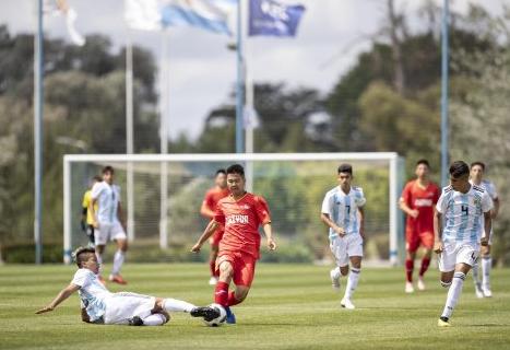 足球队靠什么收入,足球球员为啥工资这么低