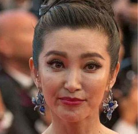 皮肤暗沉无光怎么办？不要慌！精华液不能少，让你的美更上一层楼