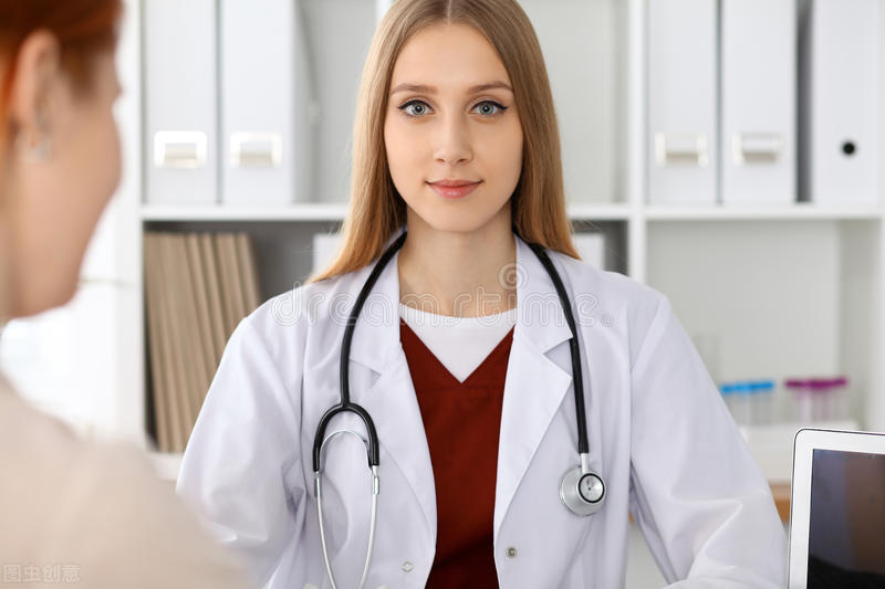 开始长胸毛是什么原因,三十岁后开始长胸毛正常吗