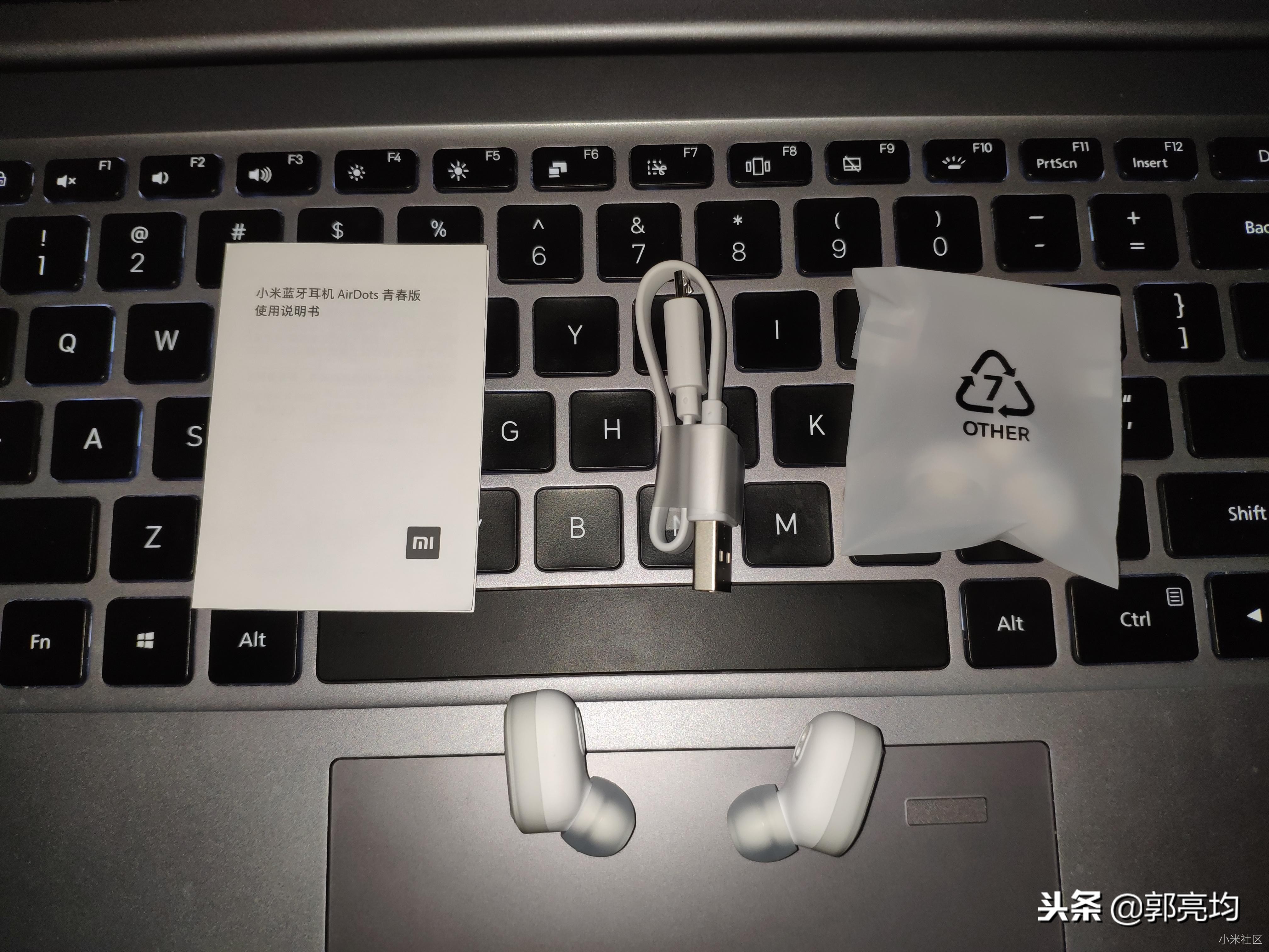 小米redmiairdots3,小米蓝牙耳机airdots青春版怎么戴