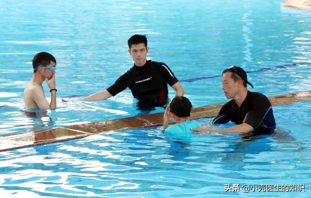 近视的人去游泳该怎么办,近视去游泳戴什么眼镜好