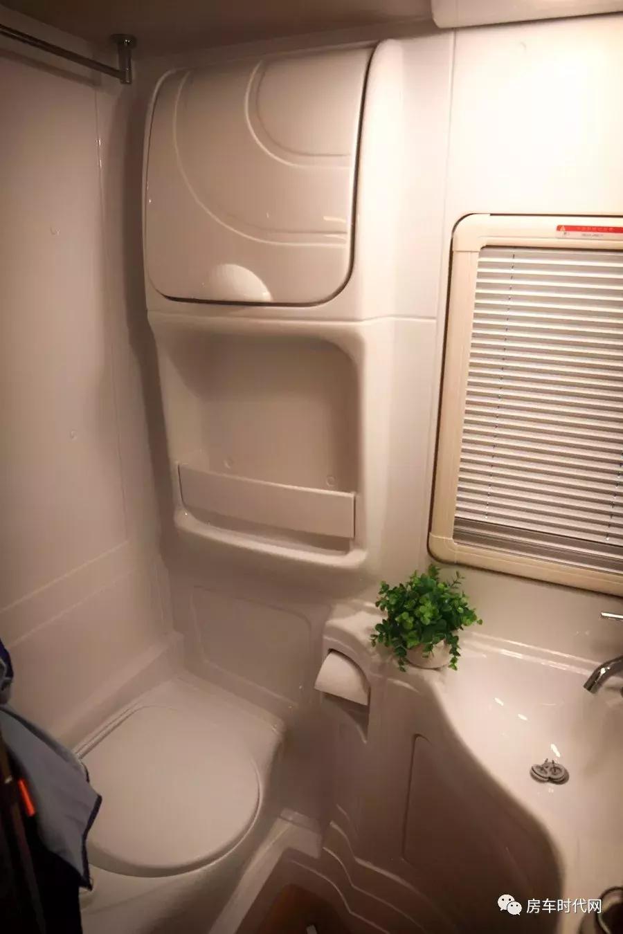 旌航依维柯欧胜c型自动挡房车,旌航最美观又适用的小额头房车