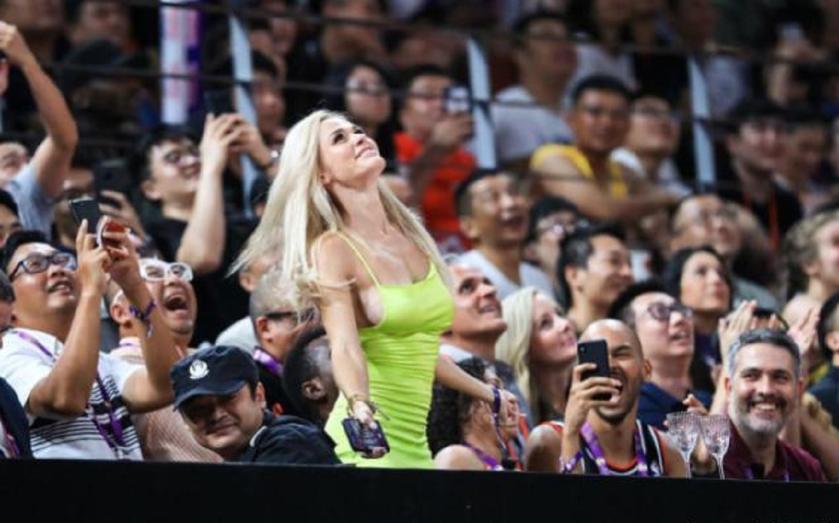 最美桑巴女孩广场舞,巴西惊艳桑巴舞女郎