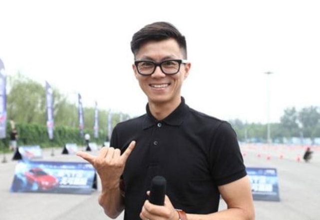 车评人陈震二环开什么车,二环十三郎陈震和车的合影