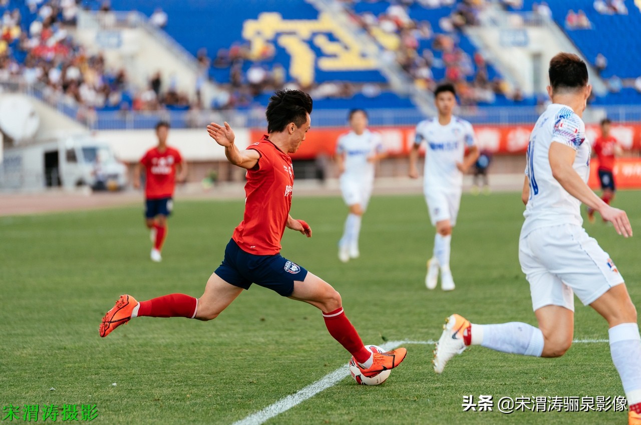 他有意识，脚下的控球和突破技术，任意球出色，左脚打门力量奇大