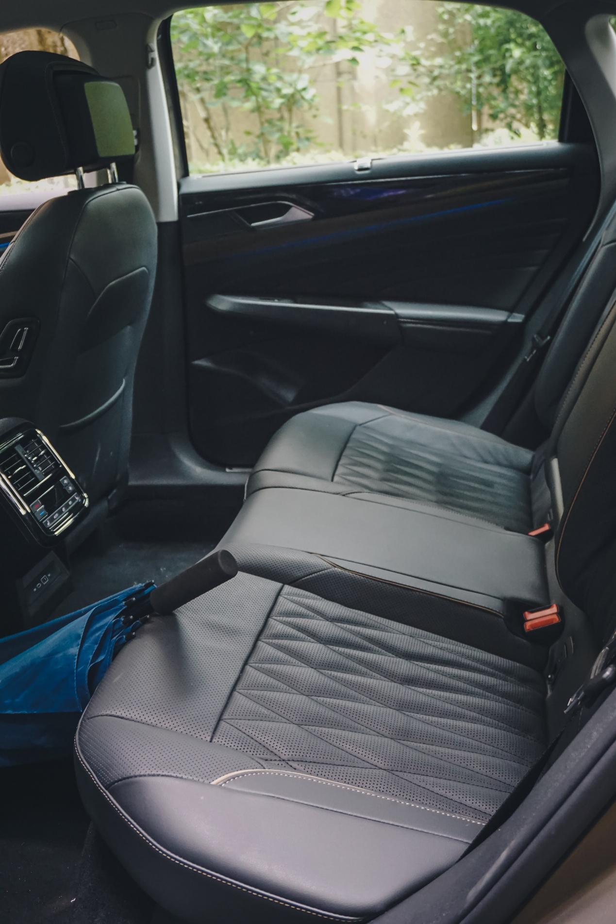 帕萨特车主10万用车真实感受,花20万买雪铁龙c6的车主