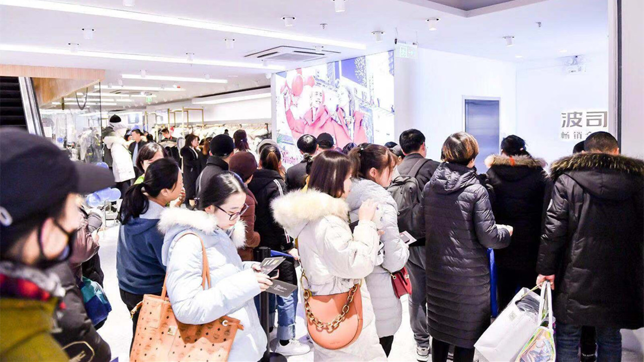 斯嘉丽·约翰逊波司登,新年穿搭羽绒服高级感