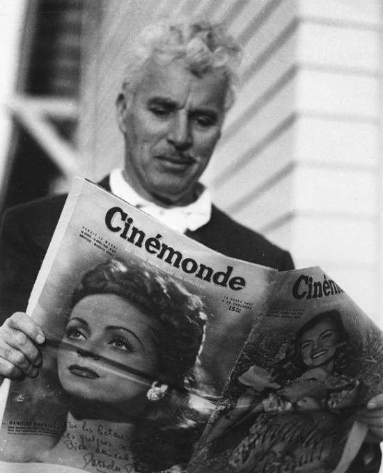 他5岁登台表演，12岁丧父13岁流浪街头，1个跌跤迎来喜剧人生