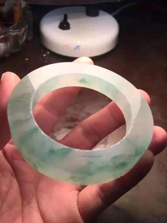 赌石交易全过程,记者了解赌石全过程