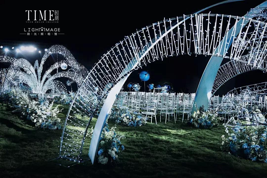 一场由3000米星星灯组成的梦幻婚礼《星夜花园》