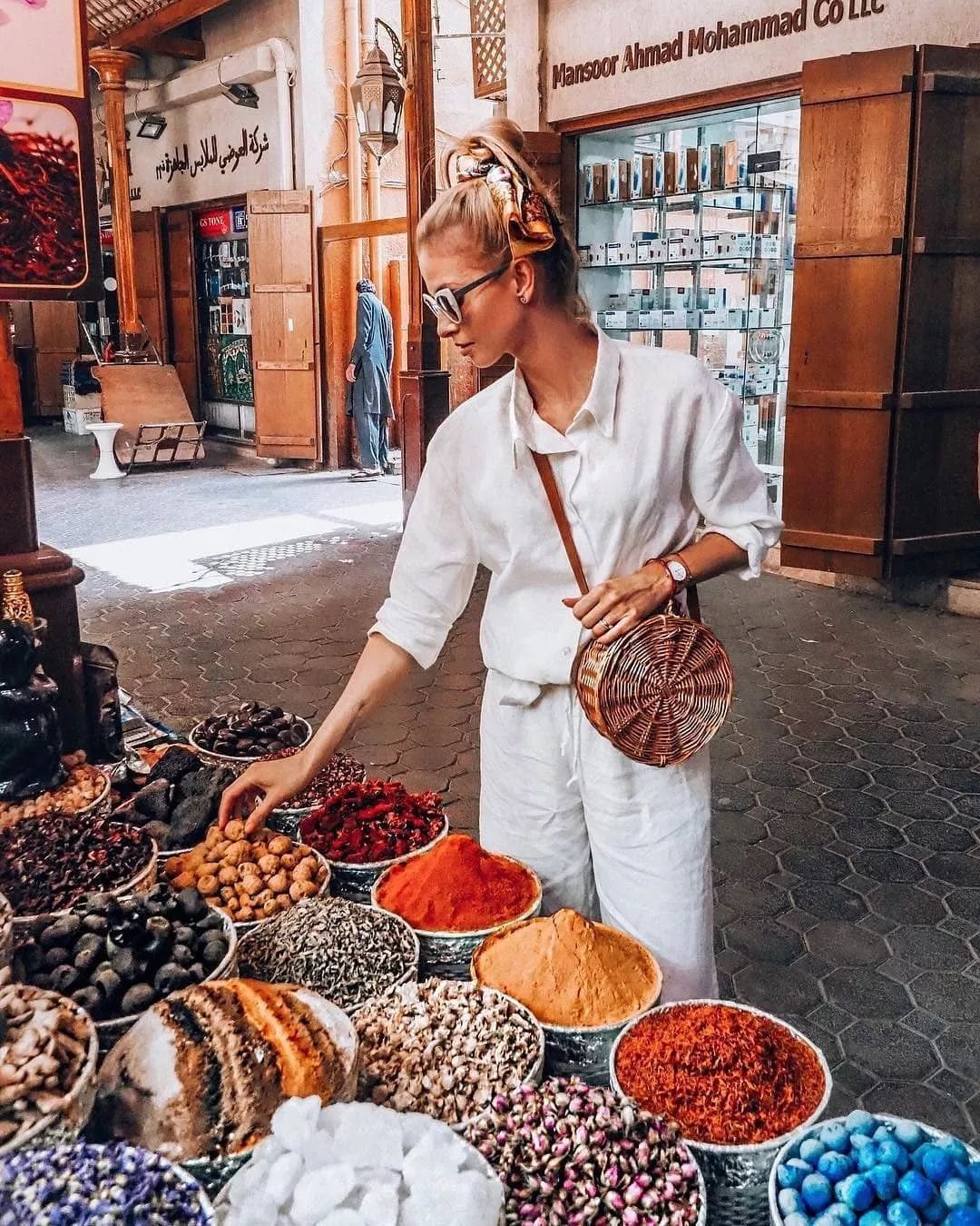 迪拜街头捡到一辆豪车,迪拜豪车坟场里的废弃豪车