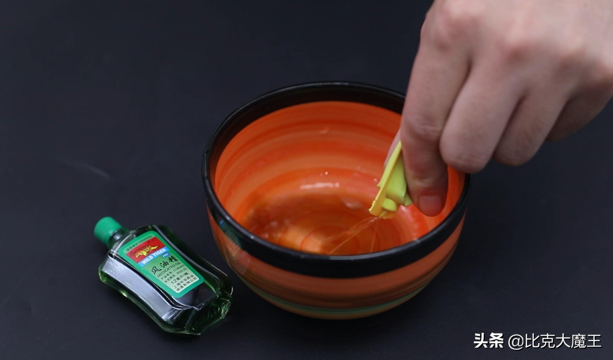 洗澡间的玻璃水垢怎么清洗,浴室玻璃水垢擦不掉怎么办