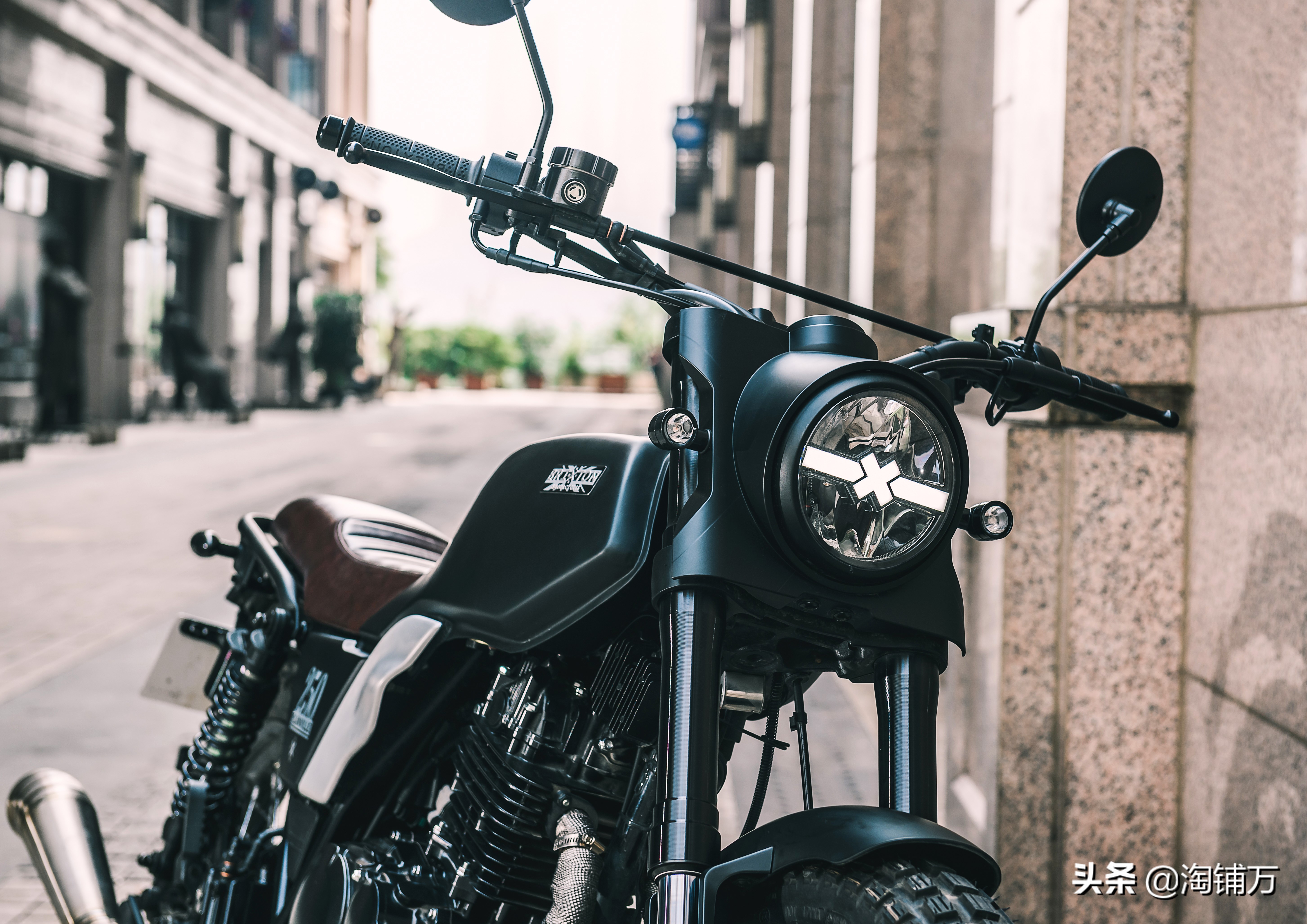 英伦复古机车250cc,望江布雷斯通150复古摩托车带abs吗