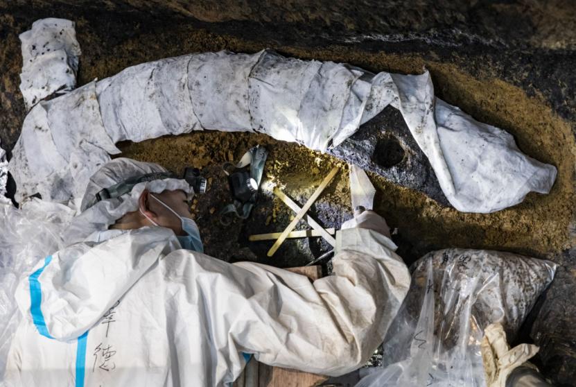 三星堆带金面具的铜人,三星堆铜人像面具