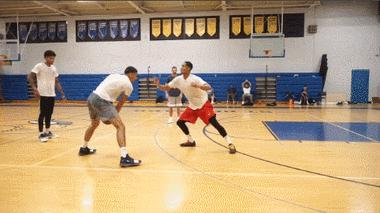 肯巴沃克错失绝杀,肯巴沃克过人招式教学