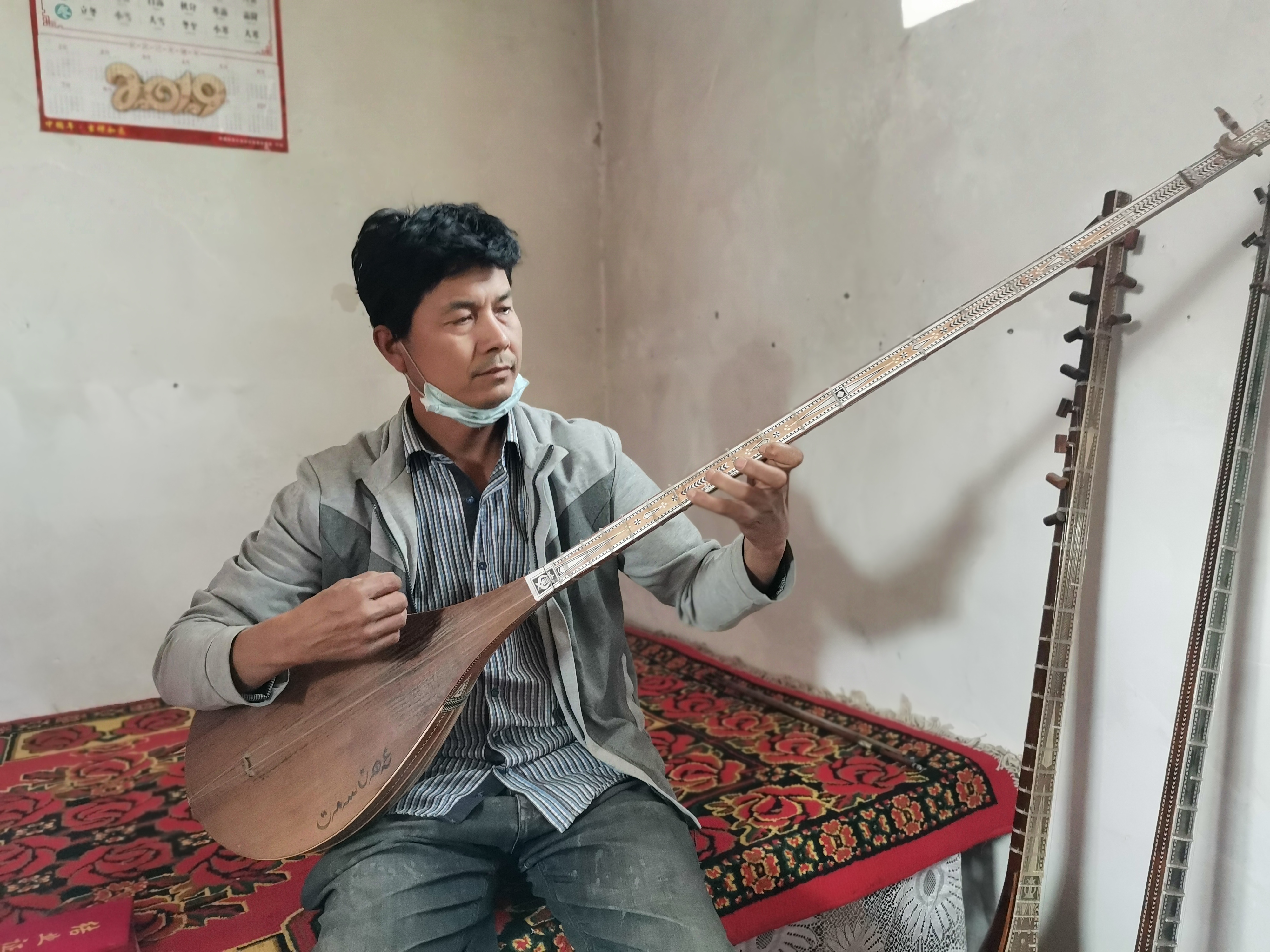 新疆选手塔依尔,塔伊尔民族乐器大全
