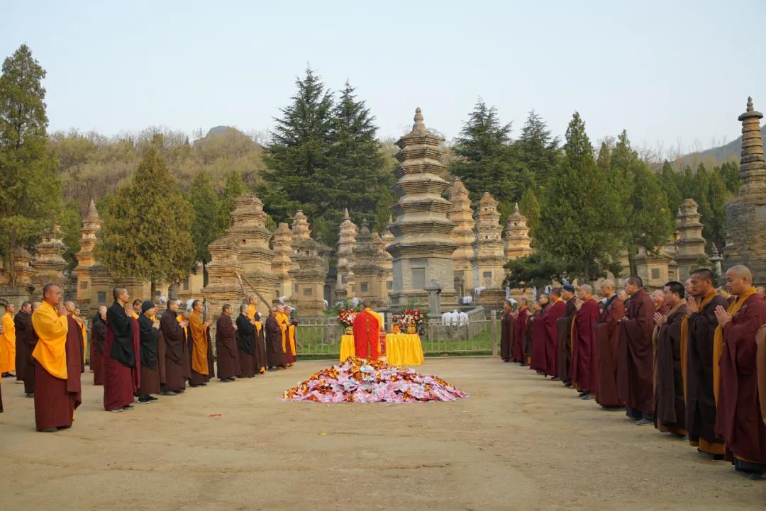让我们怀着最虔诚的心,共同祈愿(《新型肺炎疫情祈愿文》)