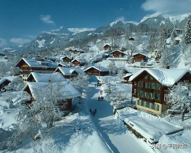 春天夏天秋天冬天的排比句,写一个关于冬天的比喻句并赏析