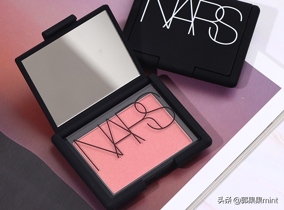 夏日妆容小心机，出门约会就靠它啦