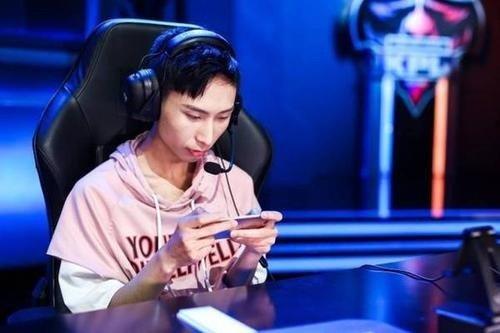 2016kplag超玩会梦泪无兵线偷塔,kpl2020春季赛ag梦泪第一次上场