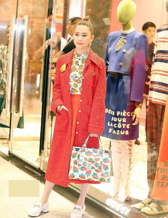 何超莲和明星谁有钱,何超莲秦岚