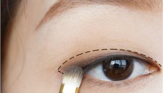 手残党单眼皮适合的眼影教程,原来手残党画眼影也没那么难