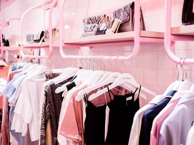 泰国便宜小众潮牌衣服,最近很火的泰国潮牌衣服