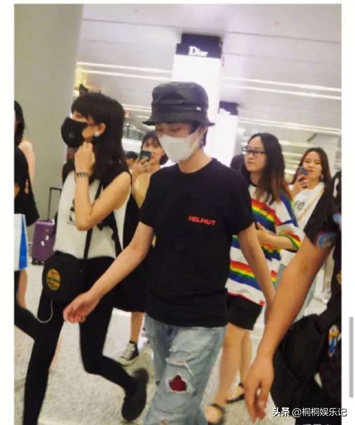 曾轶可道歉一事也引发网友热议,曾轶可发文道歉言行失当