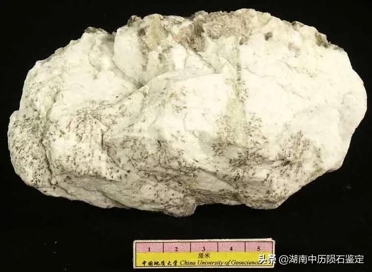 月球陨石与地球矿石的区别,月球陨石和矿石有什么区别